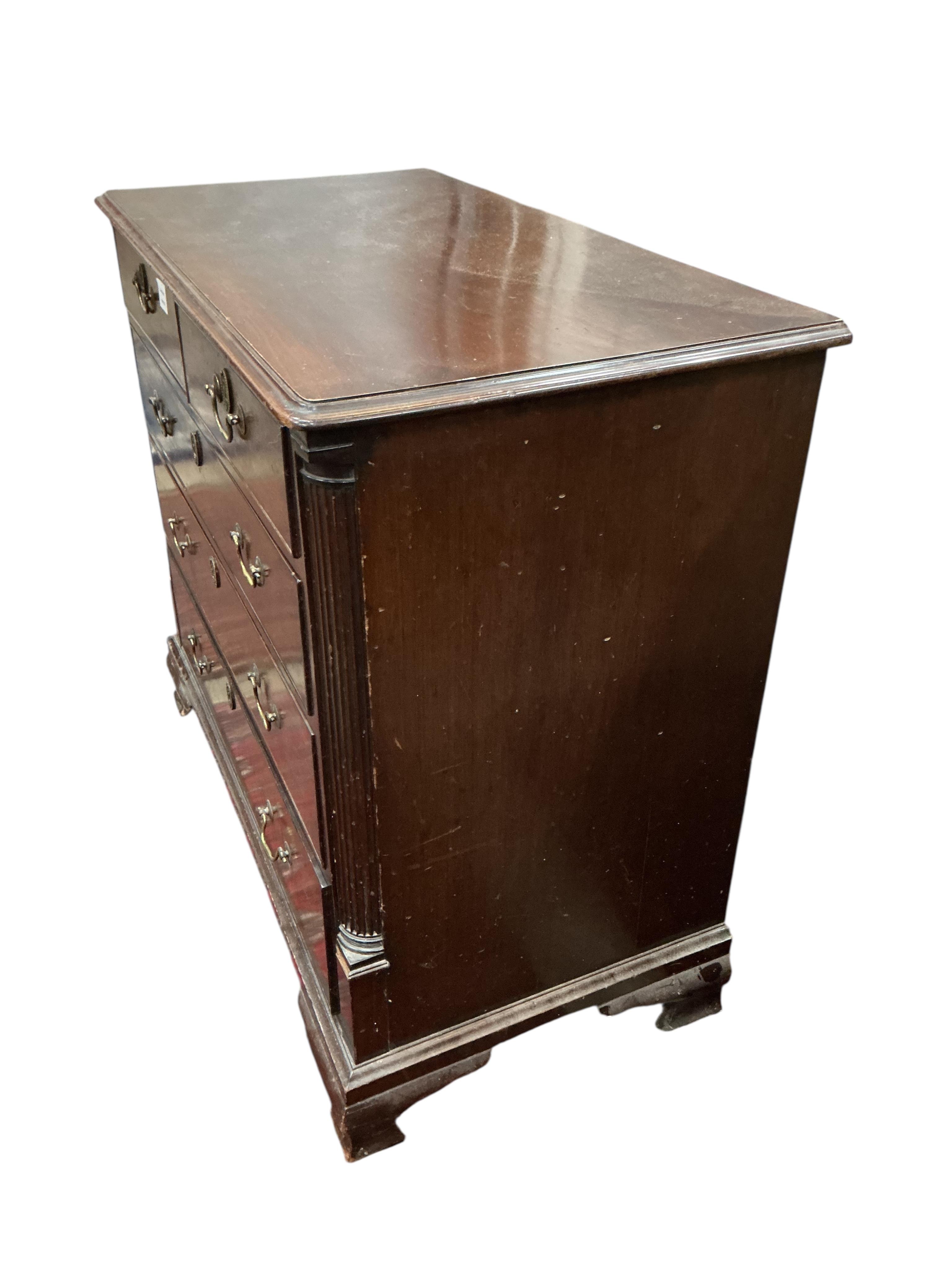 A George III mahogany chest of drawers, width 95cm, depth 49cm, height 86cm